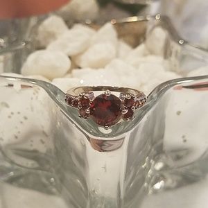 💎Beautiful deep red ring